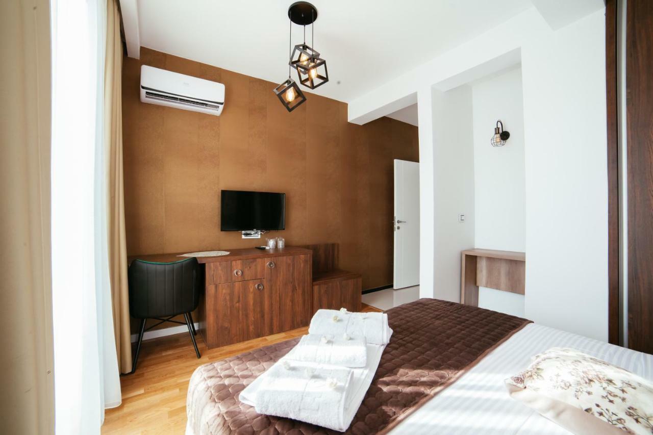Hotel Platinum Улцин Екстериор снимка