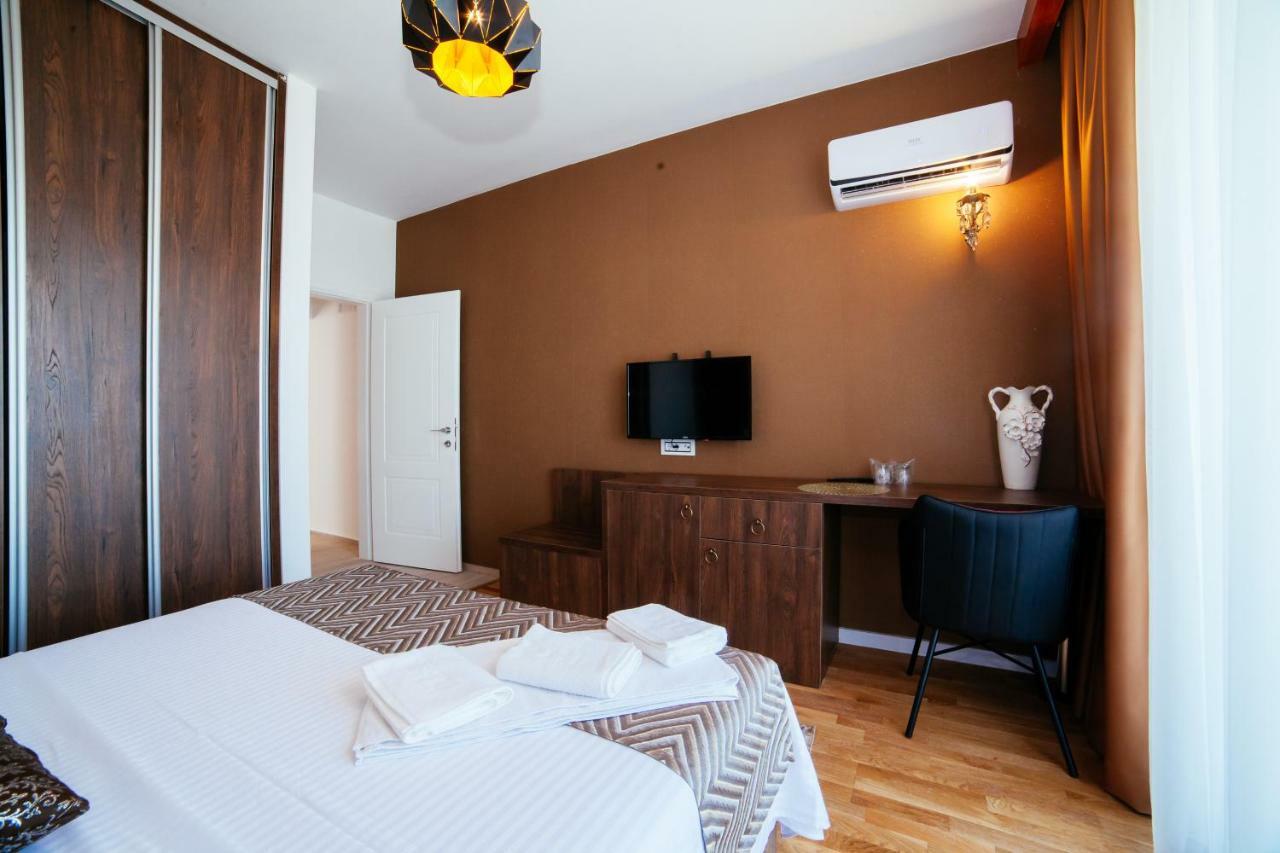 Hotel Platinum Улцин Екстериор снимка