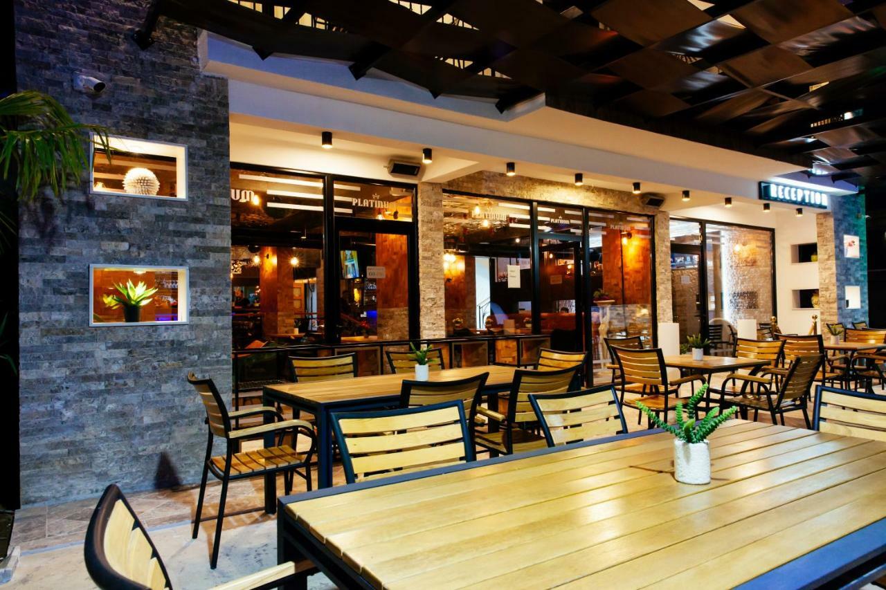 Hotel Platinum Улцин Екстериор снимка