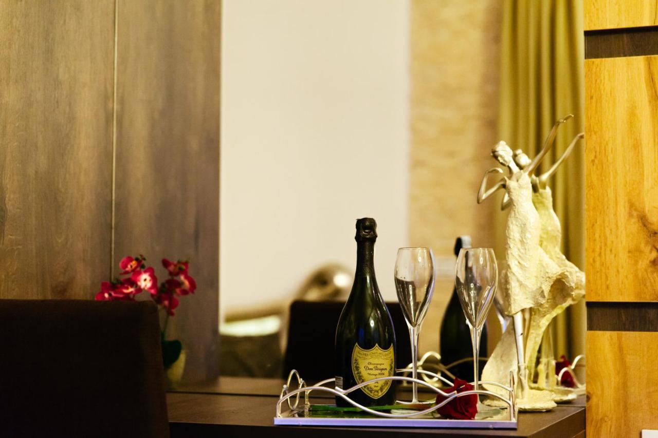 Hotel Platinum Улцин Екстериор снимка