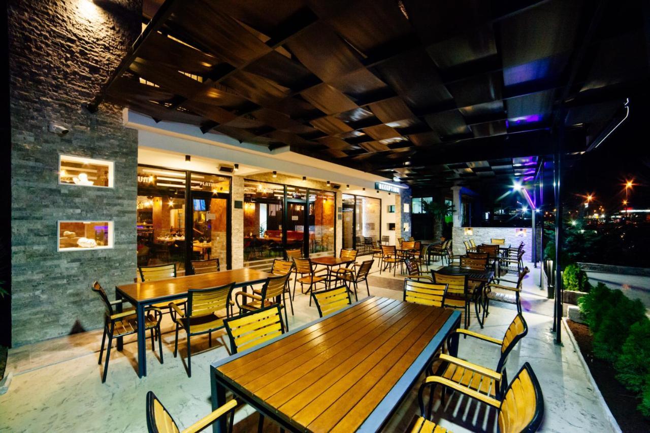 Hotel Platinum Улцин Екстериор снимка